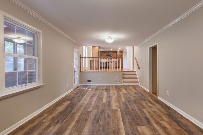Building Photo - 3741 Fox Glen Ct NE