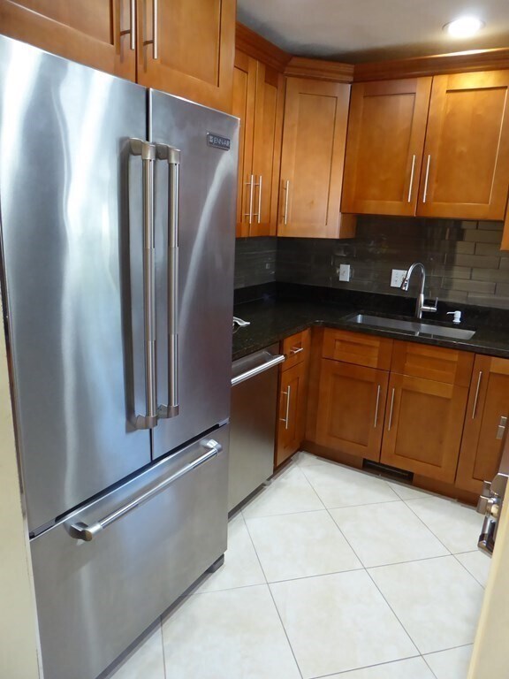 Building Photo - 61 Baxter St