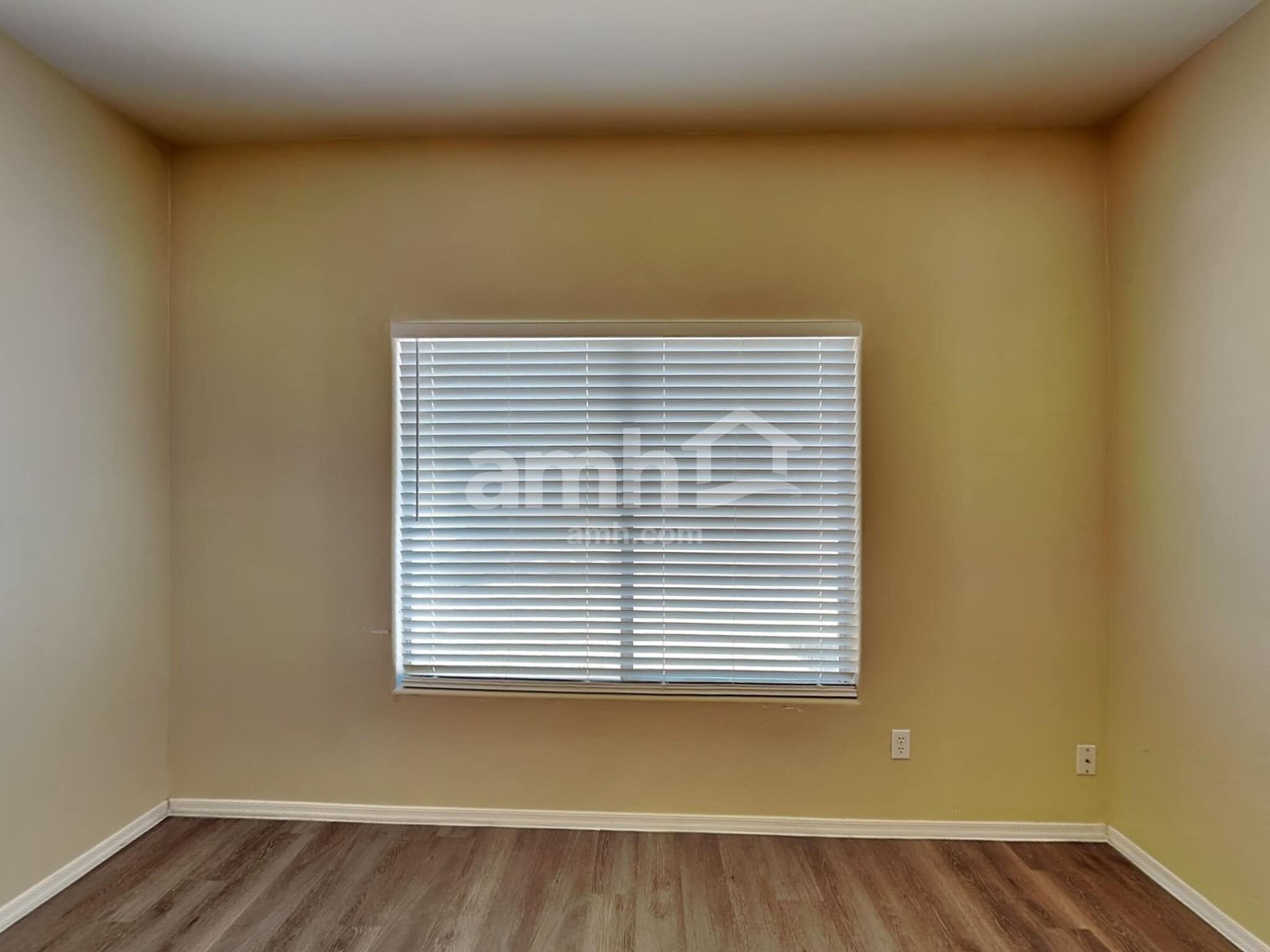 Building Photo - 6653 S Stratosphere Ln