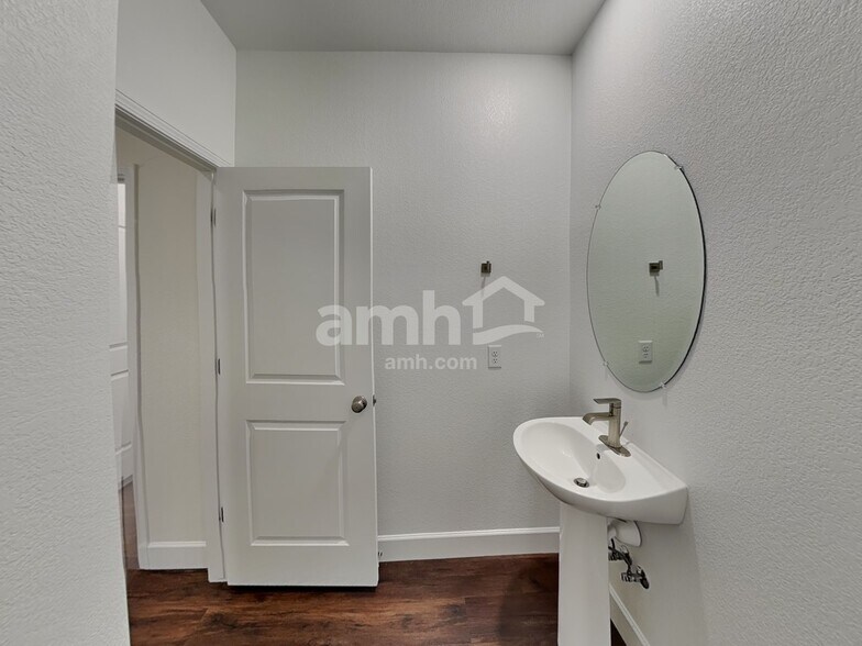 Building Photo - 8254 Joyce St