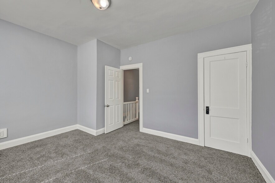 Building Photo - 404 Cornwall St