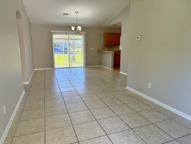 Building Photo - 18-Month Lease at $1,425 / 12-Month Lease ...