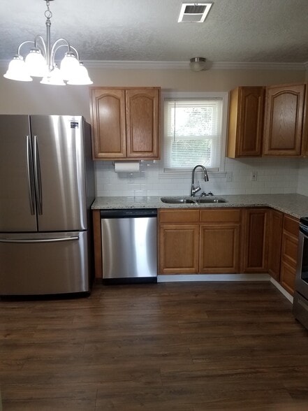 Kitchen - 157 Davis Ln