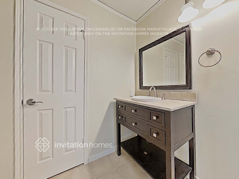 Building Photo - 110 S Village Knoll Cir