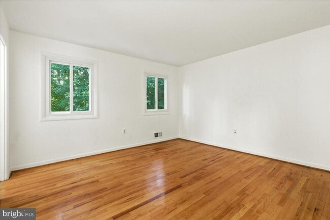 Building Photo - 7201 Fairfield Ct