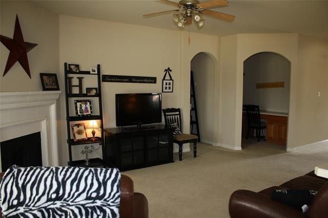 Building Photo - 8127 Robertson Dr