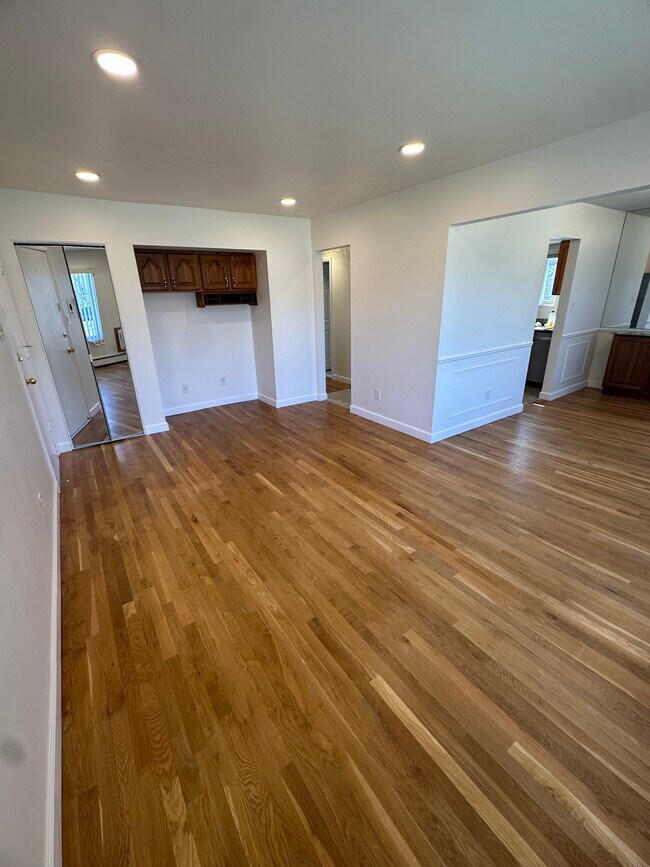 Building Photo - 100 W Hickory Grove Rd