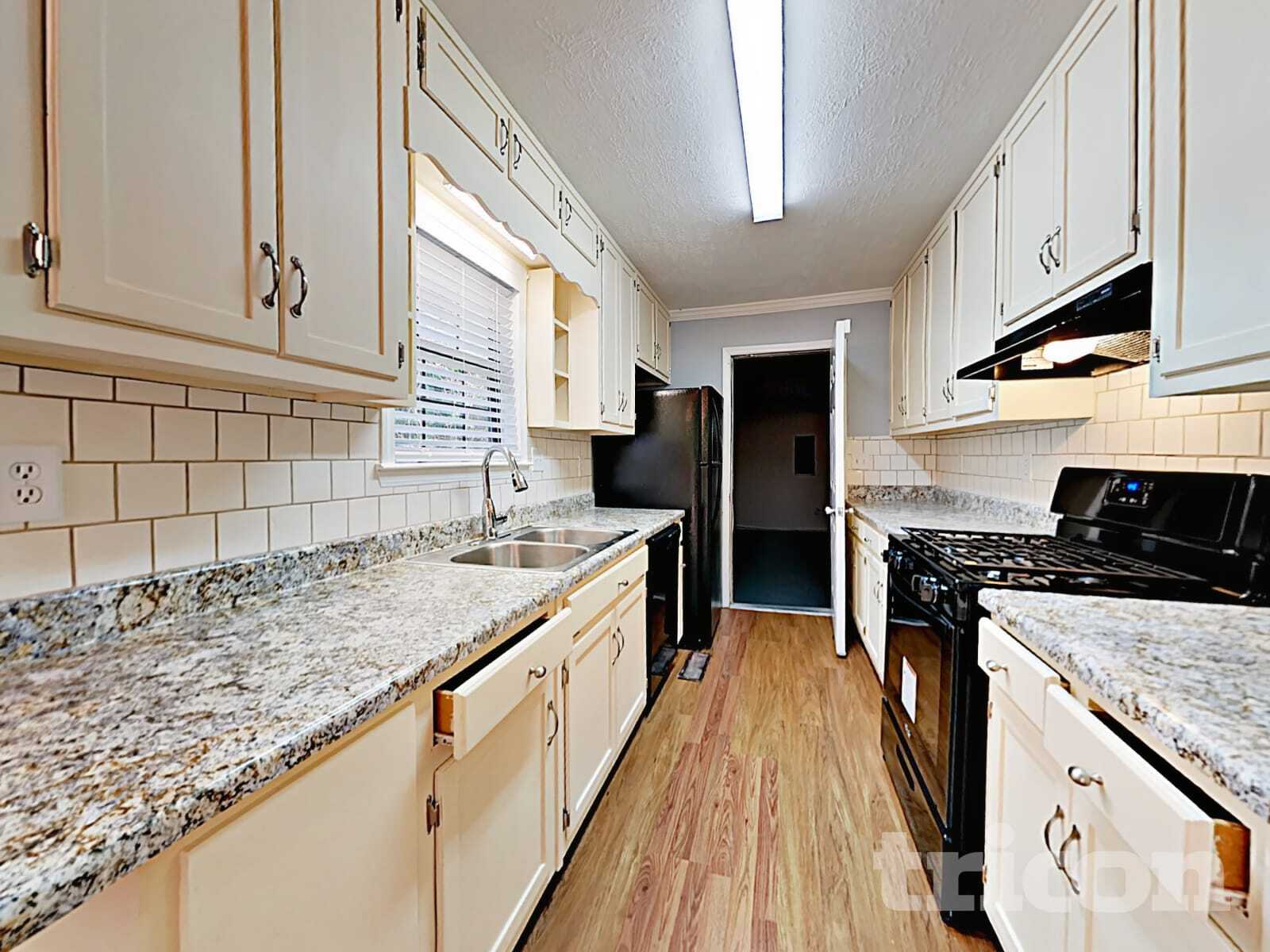 Building Photo - 5171 Salem Dr