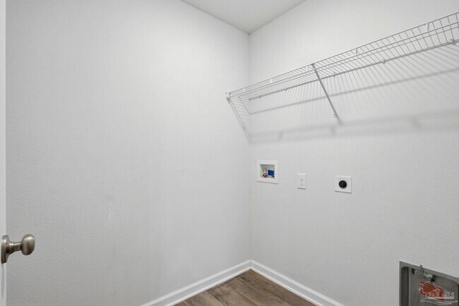 Building Photo - 5598 Guinevere Ln