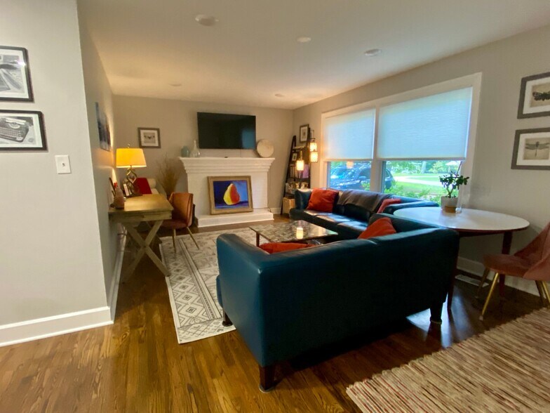 Building Photo - 3616 Skyview Dr SE