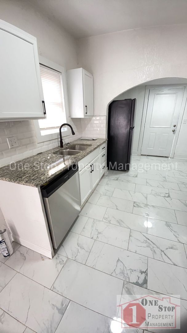 Building Photo - Beautiful 4 Bedroom 2 Bathroom Home in Kan...