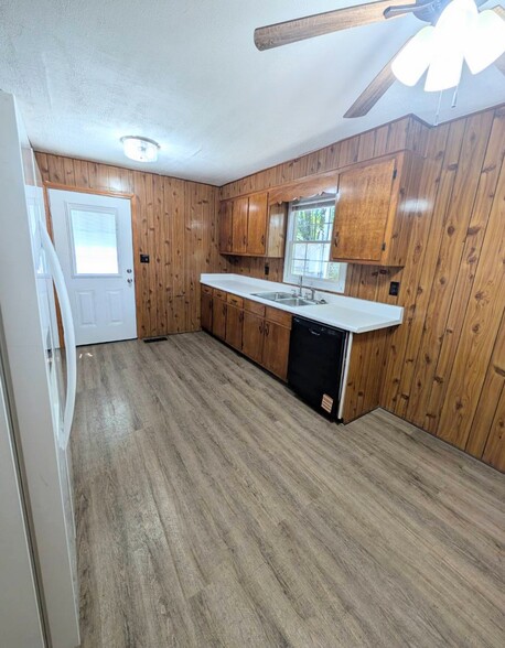 Building Photo - 358 Henson Ln