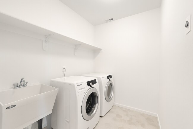 Building Photo - MOVE IN READY! Welcome Home! 3 bed/2 bath in West Richland