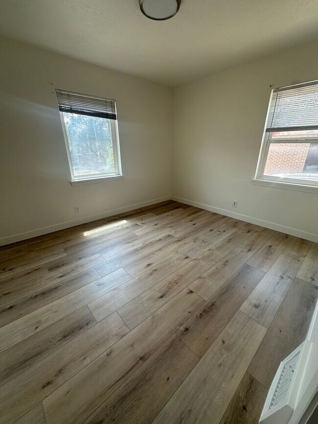 Building Photo - GET $500 OFF THE FIRST MONTHS RENT!!!!