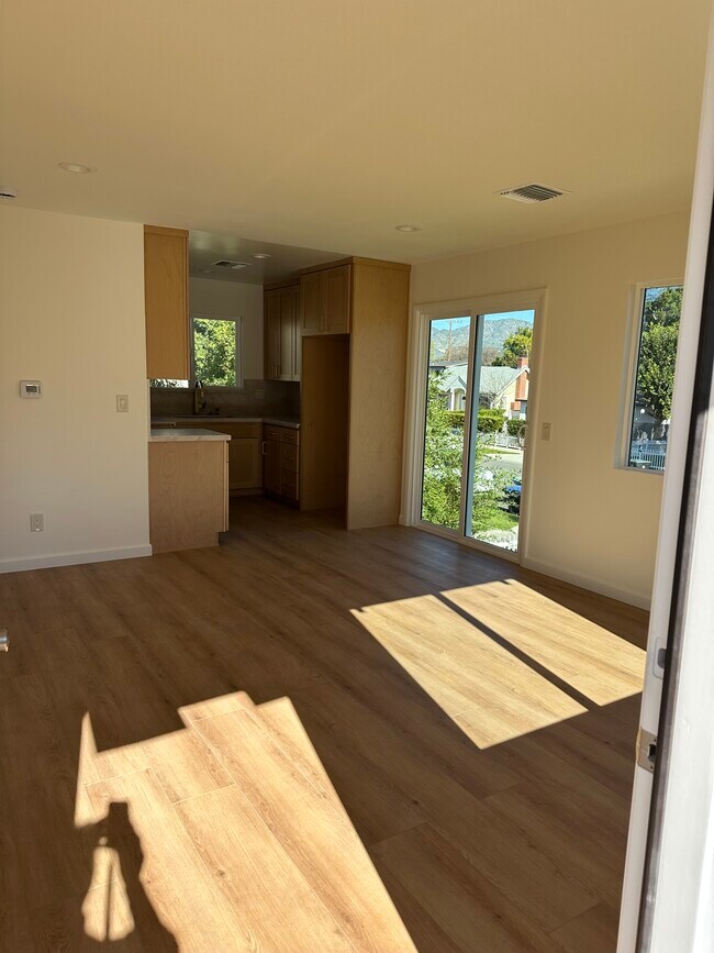 Building Photo - 135 N Florence St