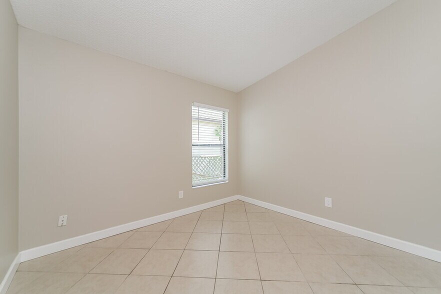 Building Photo - 3422 Burlington Dr