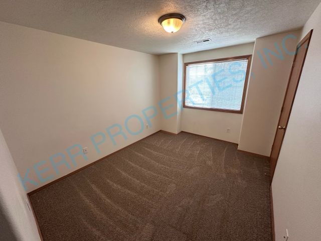 Building Photo - 714 SE Palmblad Pl
