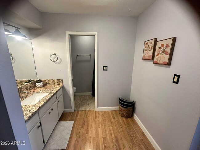 Building Photo - 5208 S Hazelton Ln
