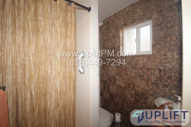 Building Photo - 2655 Chauncey Dr