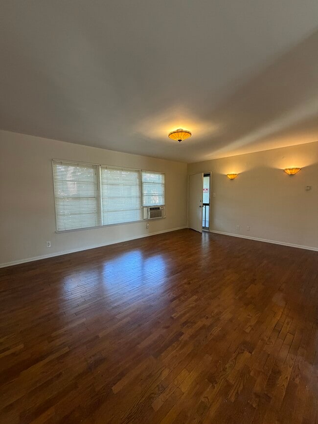 Building Photo - 4222 Russell Ave