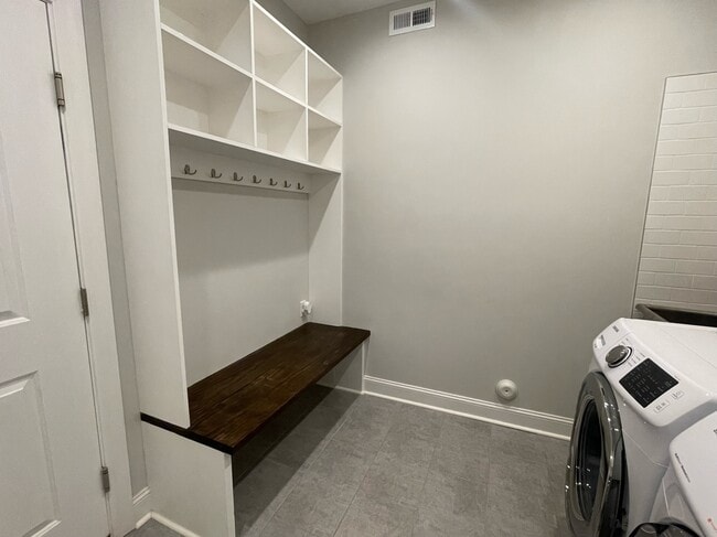 Building Photo - 1241 Whispering Springs Ct