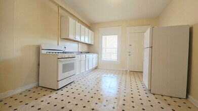 Building Photo - 301-303 N Longwood St
