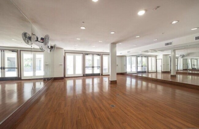 Building Photo - $2,750 - 1 Bed / 1 Bath Bottom Floor Beautiful Condo at Regents La Jolla