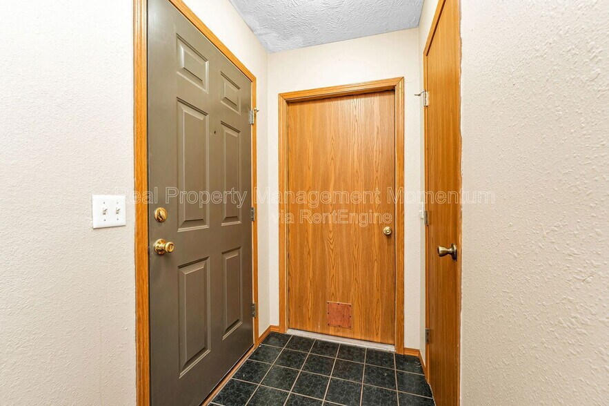 Building Photo - 3348 S Doris Ct