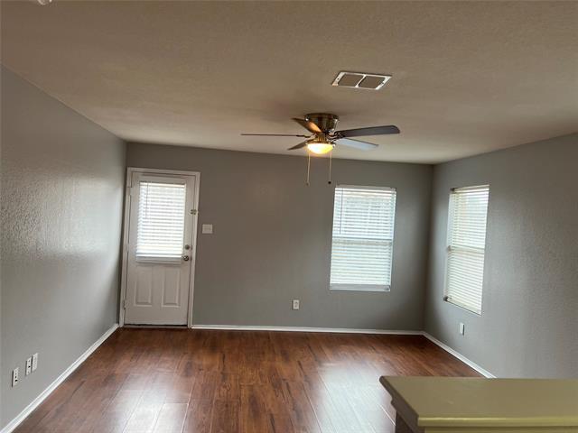 Building Photo - 6637 Meadow Way Ln