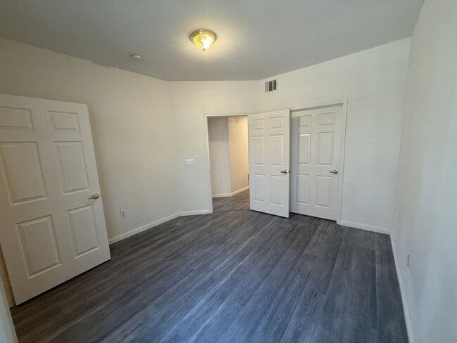 Building Photo - Renovated 2 Bedroom in Summerlin