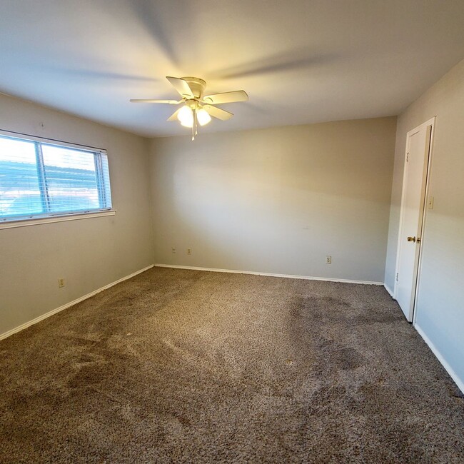 Building Photo - Spacious 2-Bedroom, 2-Bath Condo near SMU ...