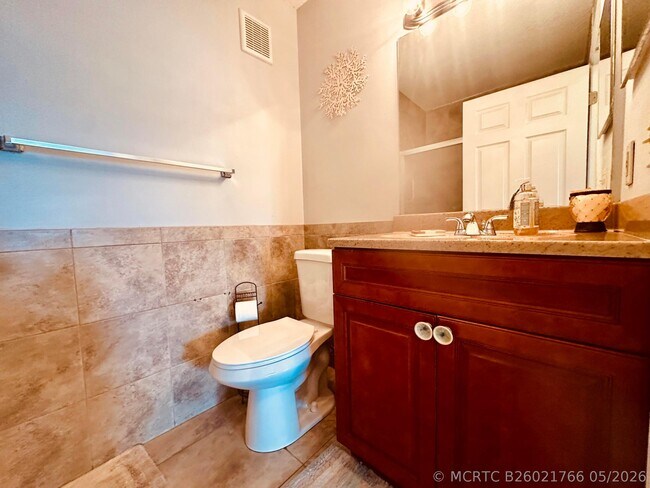 Building Photo - 225 S Tropical Trail
