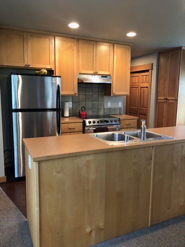 Building Photo - Winslow Tree House