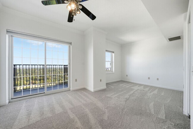 Building Photo - Penthouse Living in Midtown!