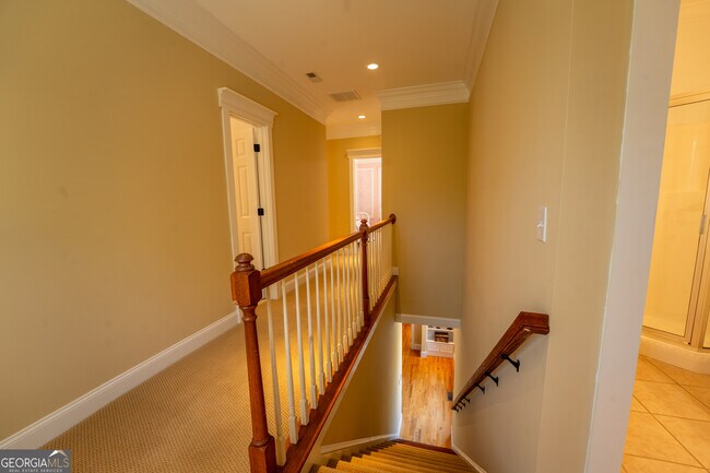 Building Photo - 2925 Orchard Dr