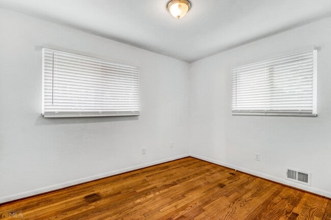 Building Photo - 2537 Bonnybrook Dr SW