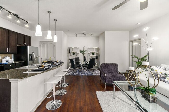 Building Photo - Exclusive Offer: Free Rent, No Fees, $200 Gift Card!