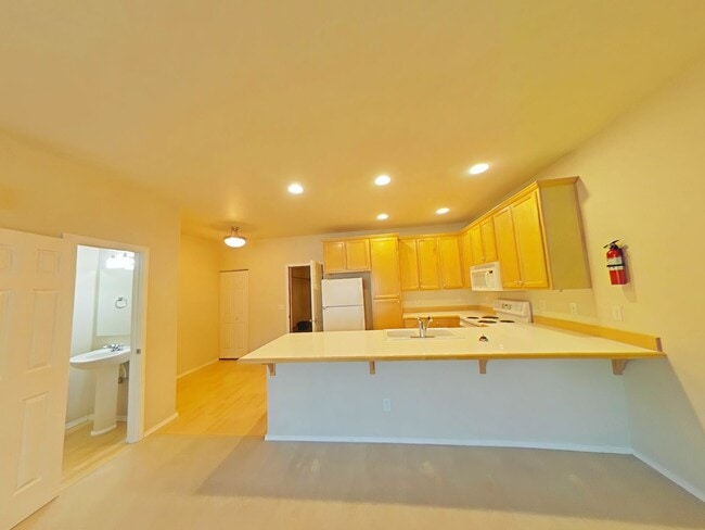 Building Photo - HOA ~ 3 Bedroom Townhouse ~ North Corvallis