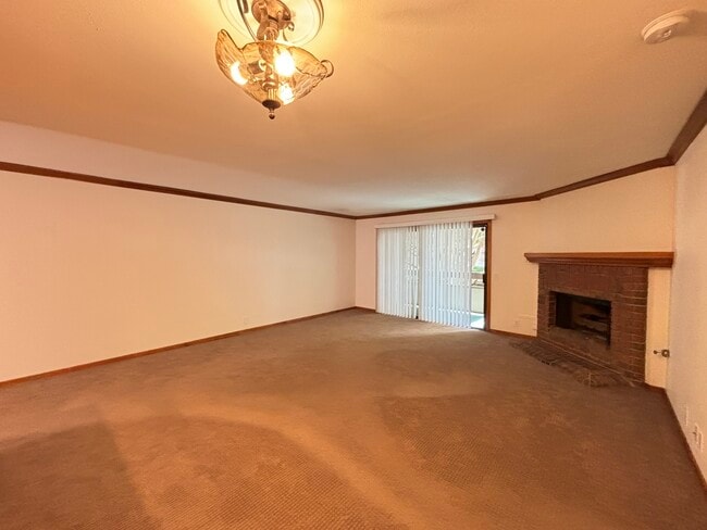 Building Photo - 8860 Villa La Jolla Dr