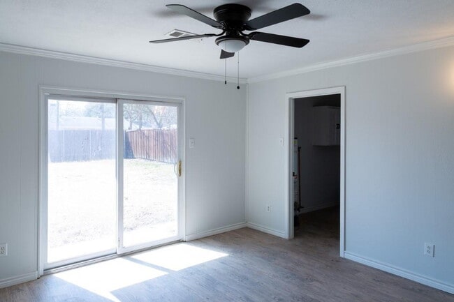Building Photo - 2333 Seabreeze Dr