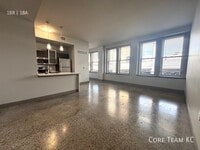 Building Photo - 306 E 12th St