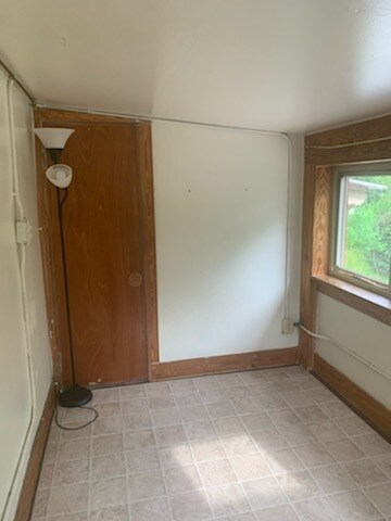 Building Photo - 317 Nelms Ave NE