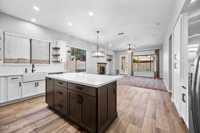 Building Photo - 4231 E Marshall Ave