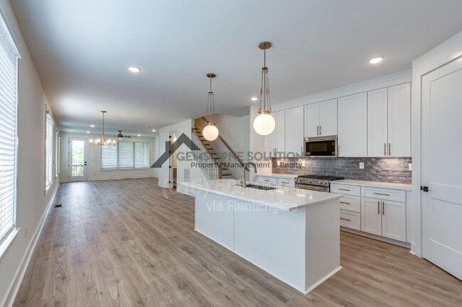 Building Photo - 669 Westboro Dr