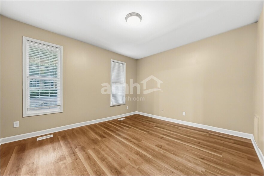 Building Photo - 113 Bally Shannon Way