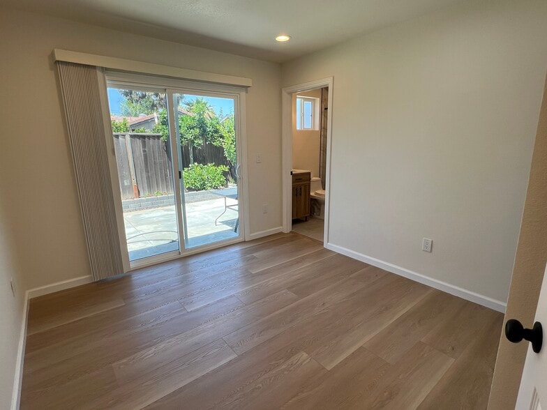 Building Photo - 2615 Glenrio Dr