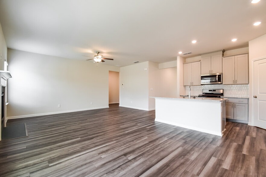 Building Photo - 5854 Un Grv Dr