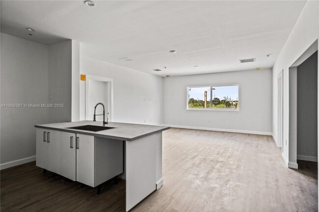 Building Photo - 2311 NW 22nd Ave