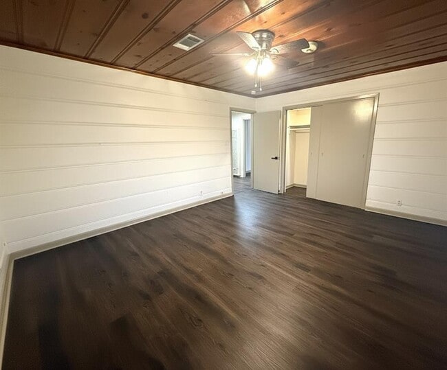 Building Photo - 107 Elm Ave