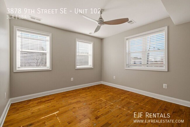 Building Photo - 3878 9th St SE